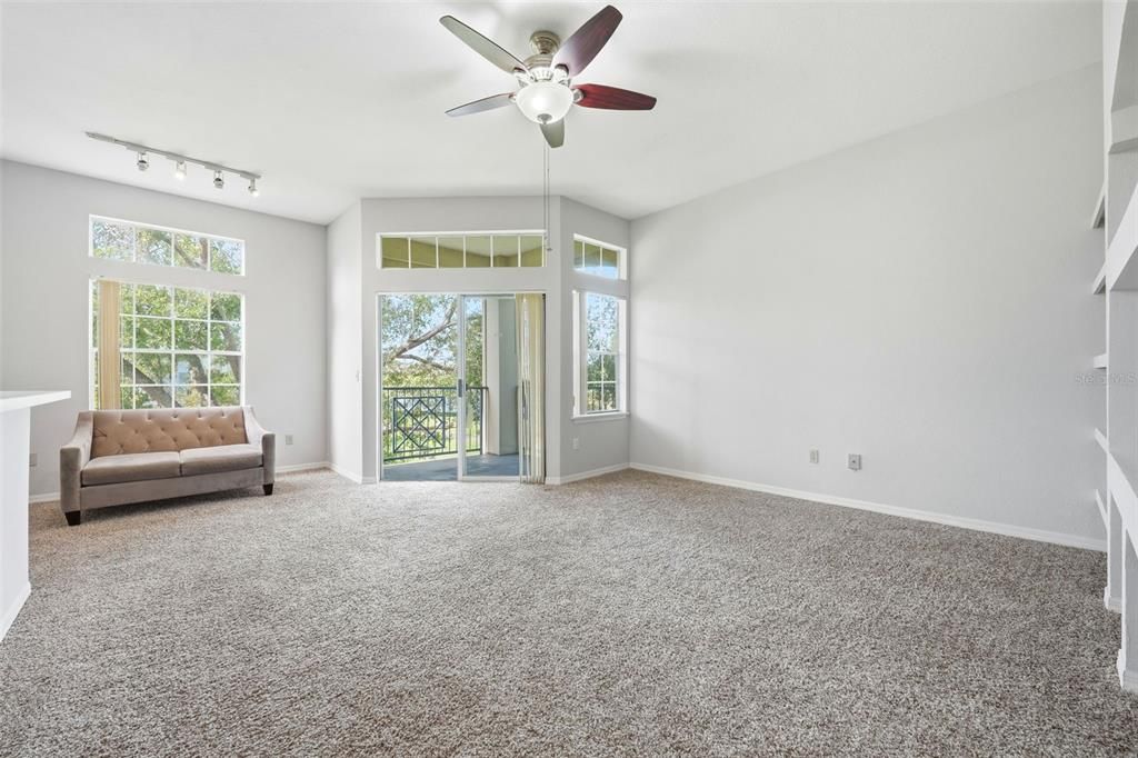 На продажу: $145,000 (1 спален, 1 ванн, 842 Квадратных фут)