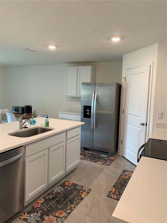 待售: $309,900 (4 贝兹, 2 浴室, 1827 平方英尺)