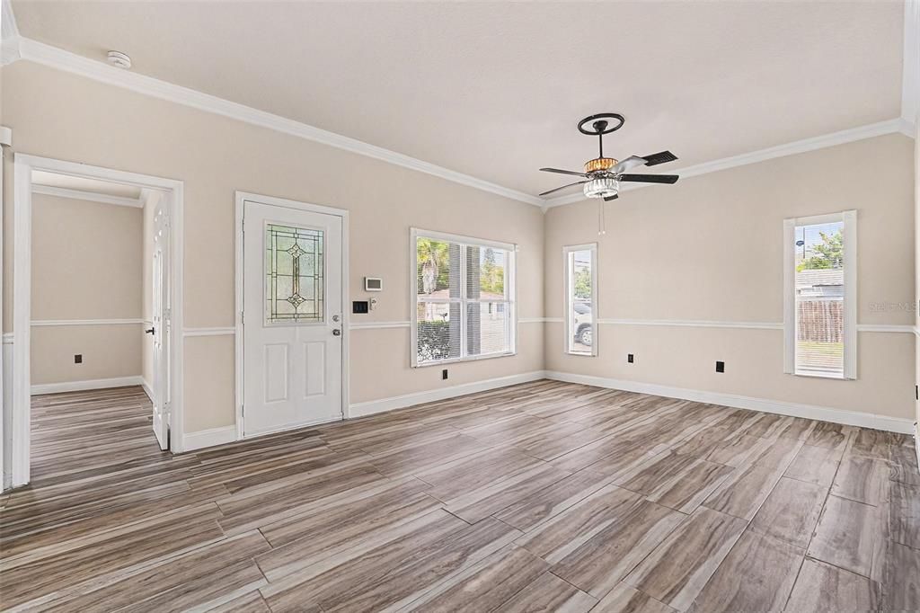 En Venta: $430,000 (3 camas, 2 baños, 1402 Pies cuadrados)