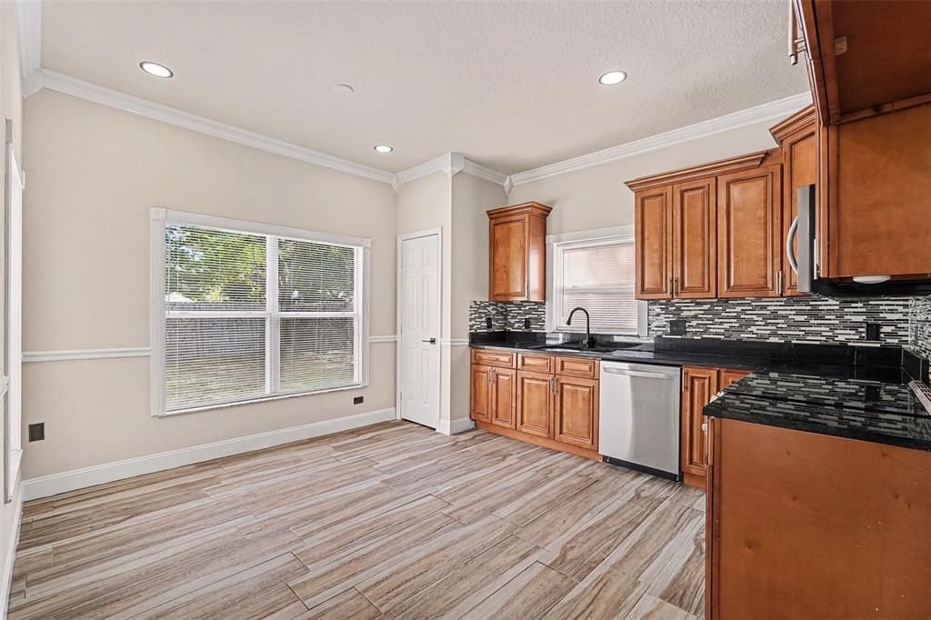 En Venta: $430,000 (3 camas, 2 baños, 1402 Pies cuadrados)