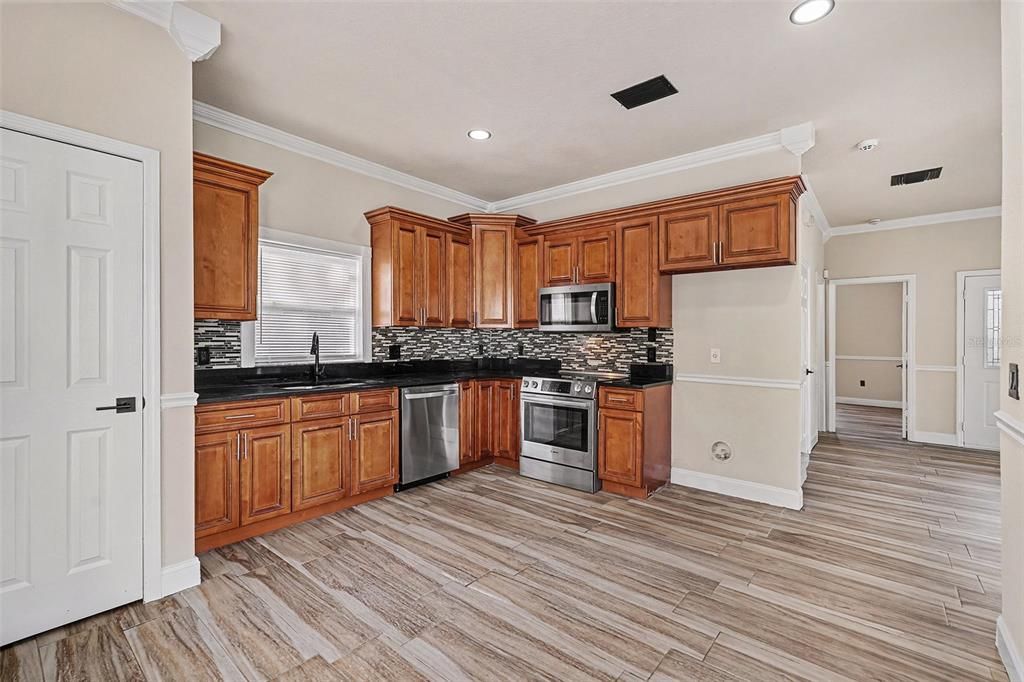 En Venta: $430,000 (3 camas, 2 baños, 1402 Pies cuadrados)