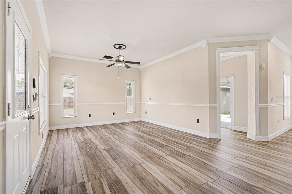 En Venta: $430,000 (3 camas, 2 baños, 1402 Pies cuadrados)