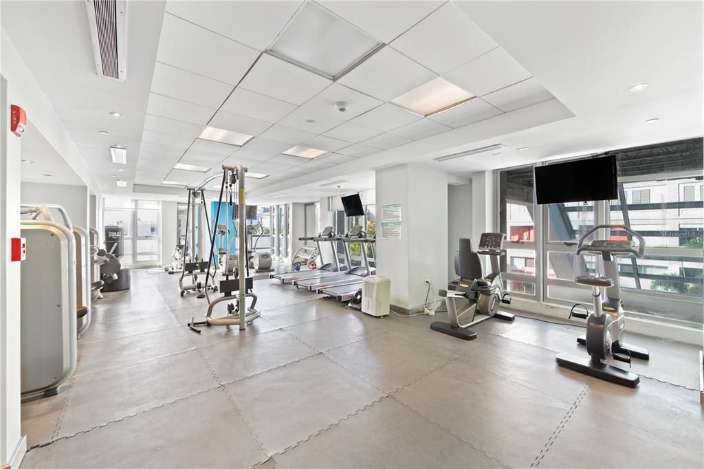 For Rent: $4,000 (1 beds, 1 baths, 744 Square Feet)