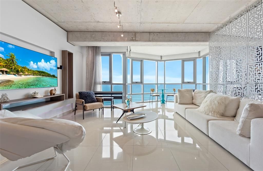 For Rent: $4,000 (1 beds, 1 baths, 744 Square Feet)