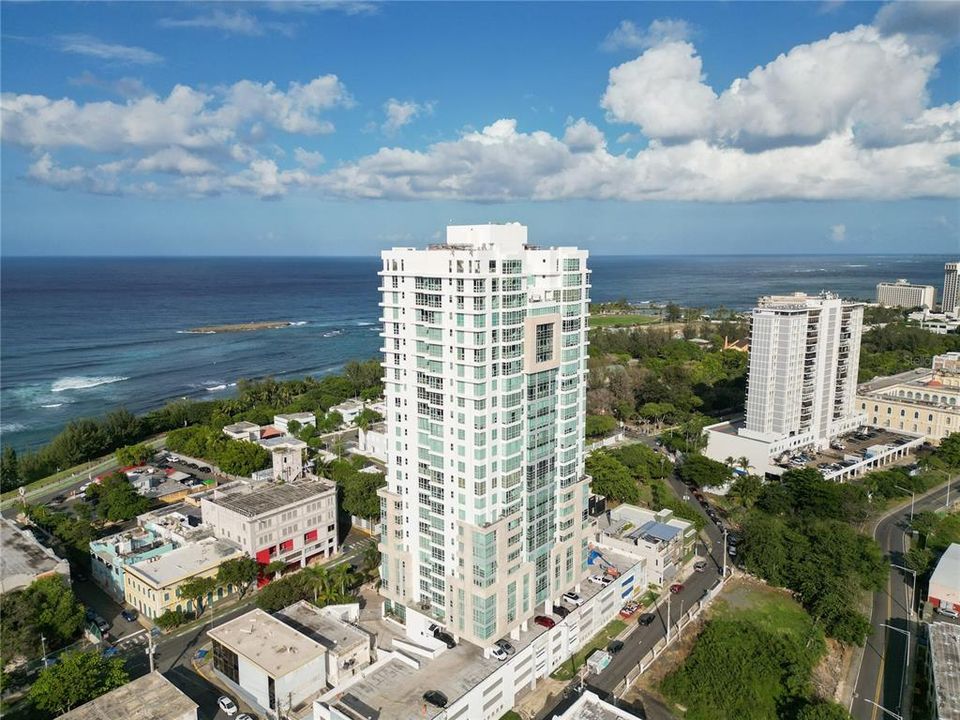 For Rent: $4,000 (1 beds, 1 baths, 744 Square Feet)