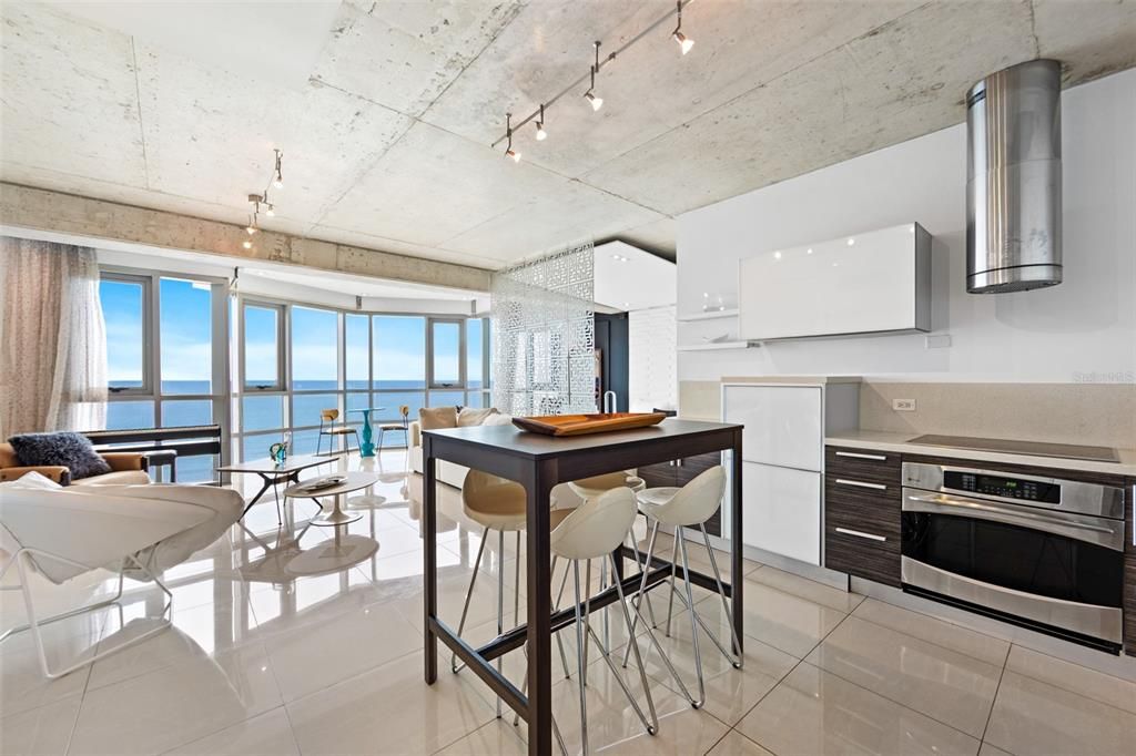 For Rent: $4,000 (1 beds, 1 baths, 744 Square Feet)