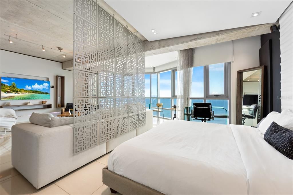 For Rent: $4,000 (1 beds, 1 baths, 744 Square Feet)