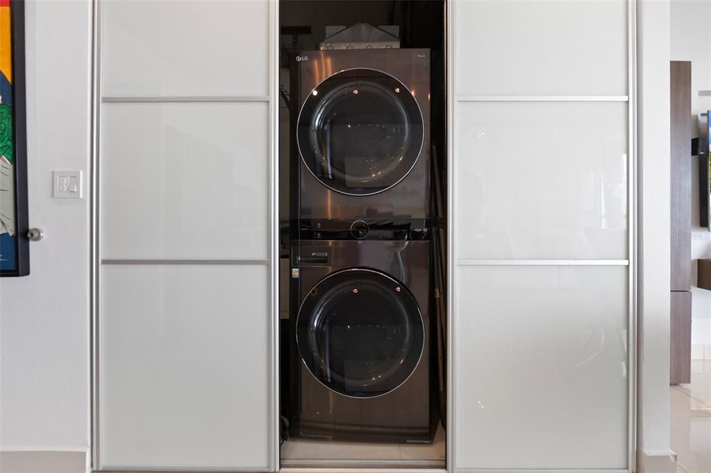 For Rent: $4,000 (1 beds, 1 baths, 744 Square Feet)