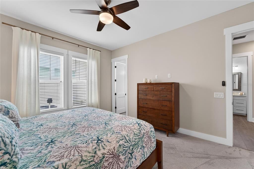 На продажу: $2,089,000 (5 спален, 3 ванн, 3864 Квадратных фут)