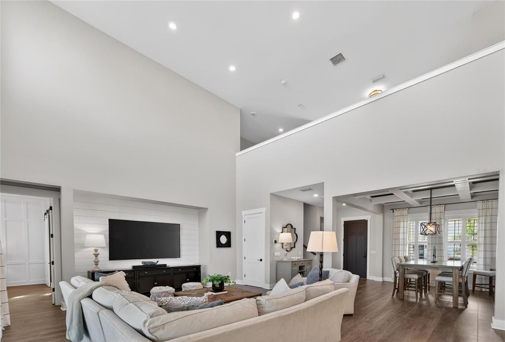 На продажу: $2,089,000 (5 спален, 3 ванн, 3864 Квадратных фут)