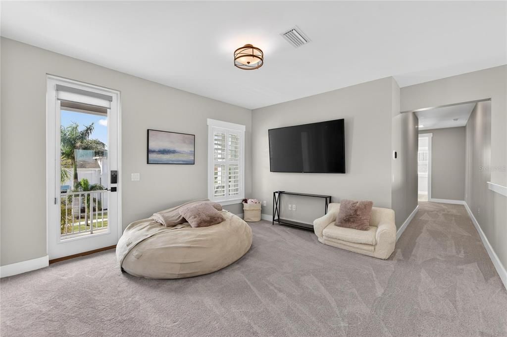 На продажу: $2,089,000 (5 спален, 3 ванн, 3864 Квадратных фут)