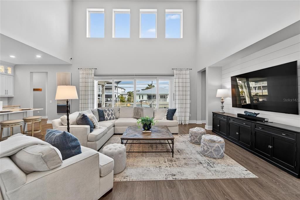 На продажу: $2,089,000 (5 спален, 3 ванн, 3864 Квадратных фут)