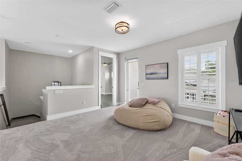 На продажу: $2,089,000 (5 спален, 3 ванн, 3864 Квадратных фут)