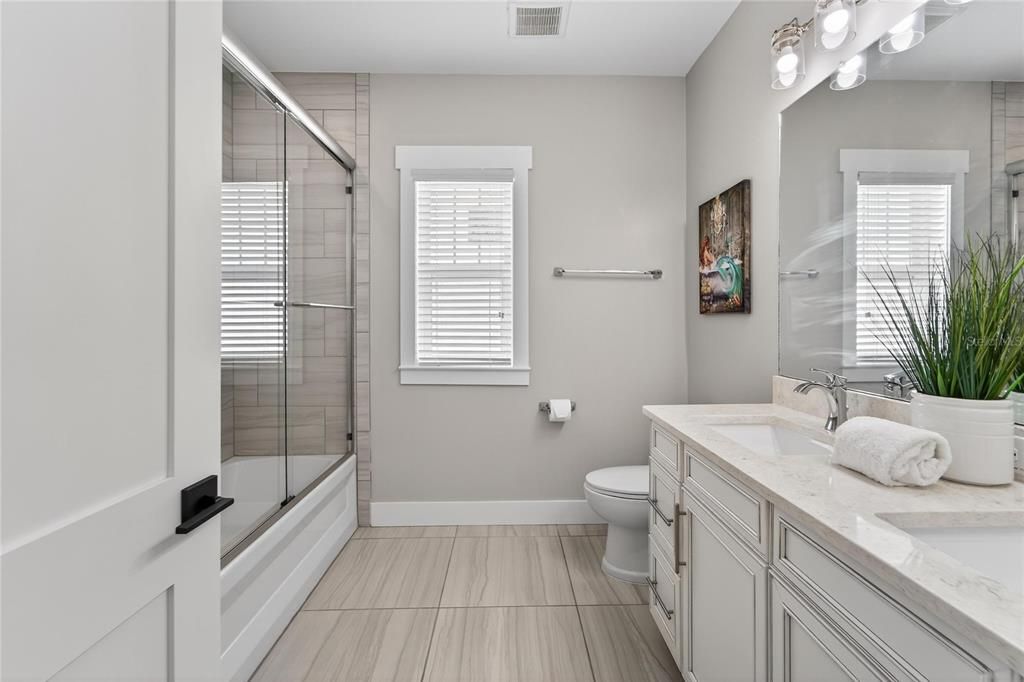 На продажу: $2,089,000 (5 спален, 3 ванн, 3864 Квадратных фут)