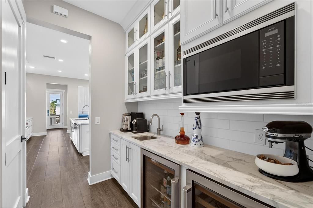 На продажу: $2,089,000 (5 спален, 3 ванн, 3864 Квадратных фут)