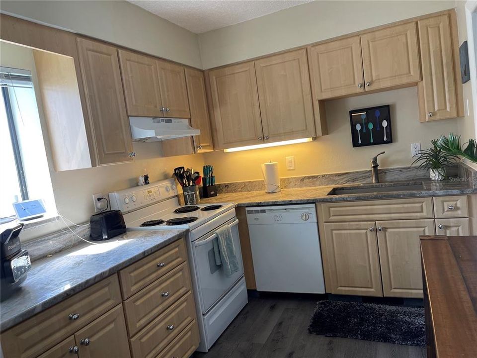 出租: $2,500 (2 贝兹, 2 浴室, 1260 平方英尺)