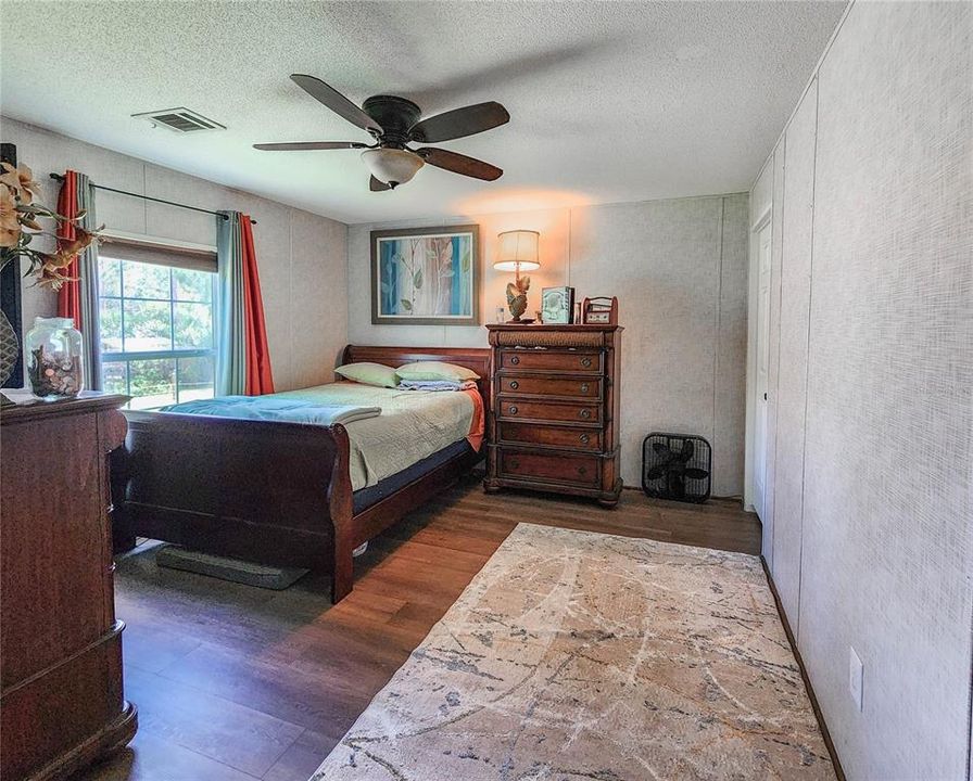 На продажу: $318,000 (4 спален, 2 ванн, 1607 Квадратных фут)