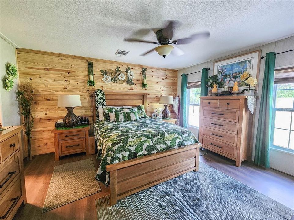 На продажу: $318,000 (4 спален, 2 ванн, 1607 Квадратных фут)