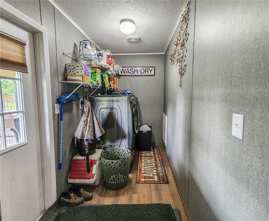 На продажу: $318,000 (4 спален, 2 ванн, 1607 Квадратных фут)