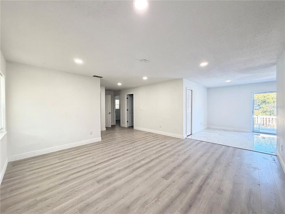 For Sale: $315,000 (3 beds, 2 baths, 1372 Square Feet)