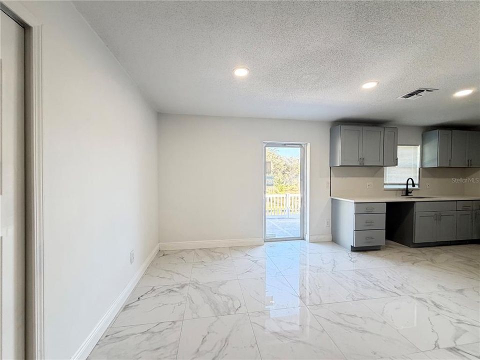 For Sale: $315,000 (3 beds, 2 baths, 1372 Square Feet)