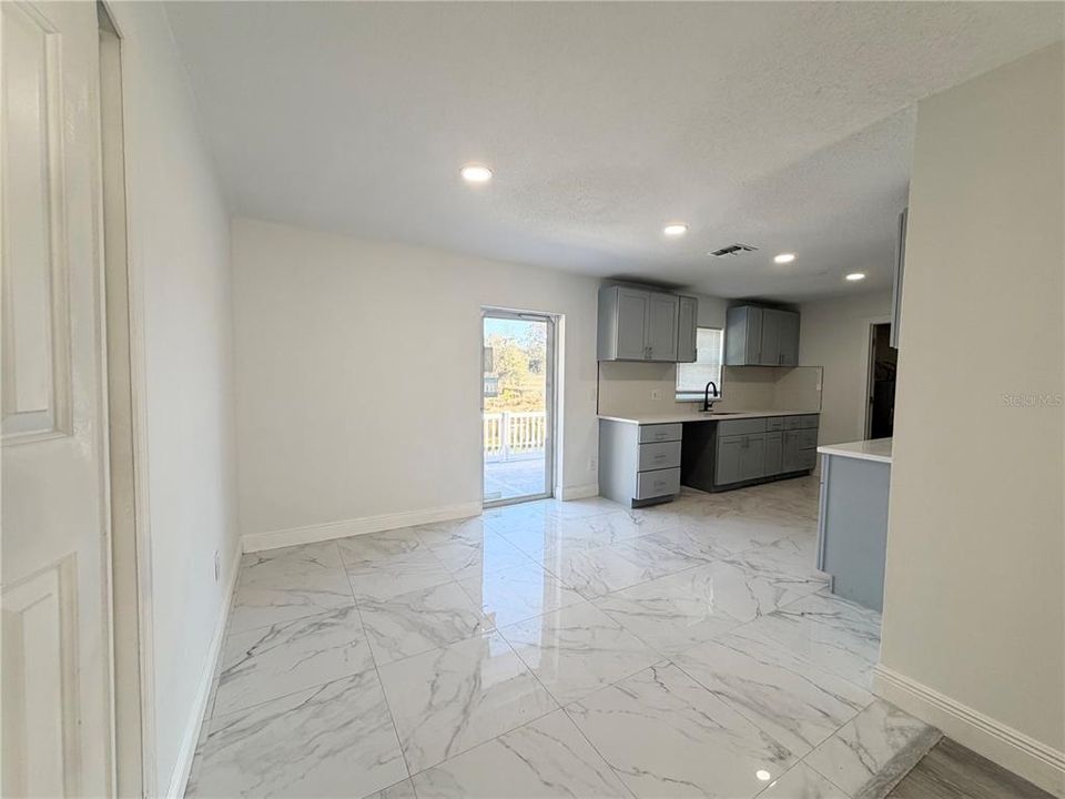 For Sale: $315,000 (3 beds, 2 baths, 1372 Square Feet)