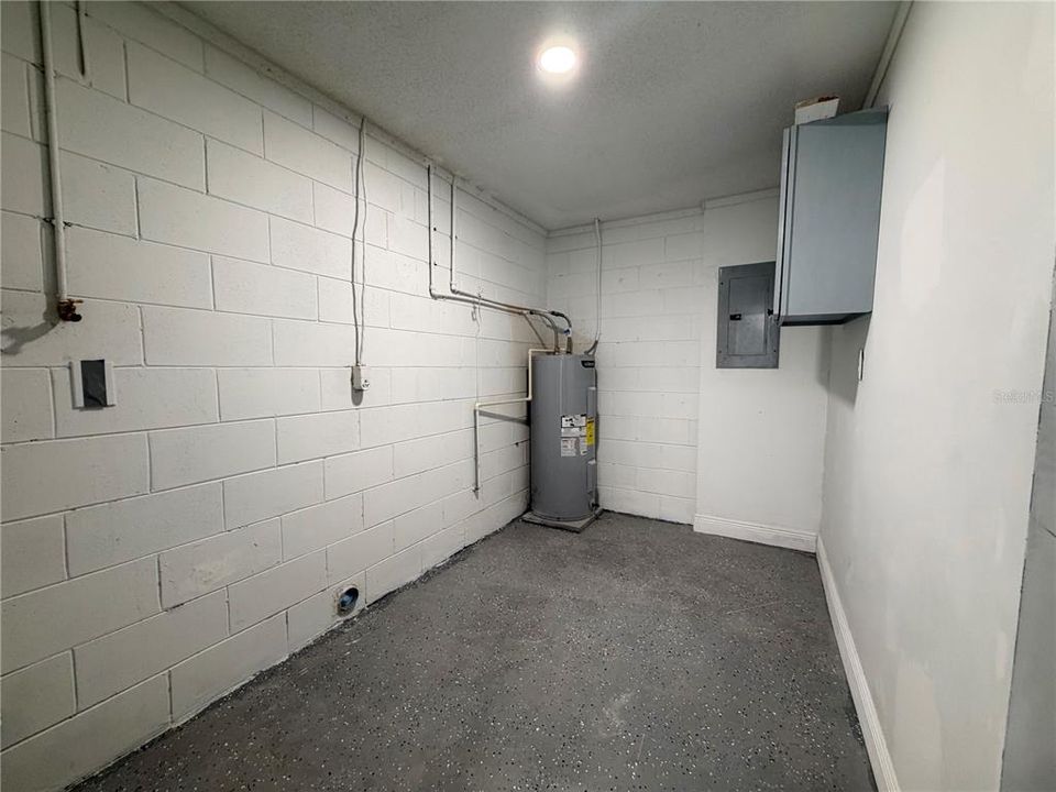 For Sale: $315,000 (3 beds, 2 baths, 1372 Square Feet)