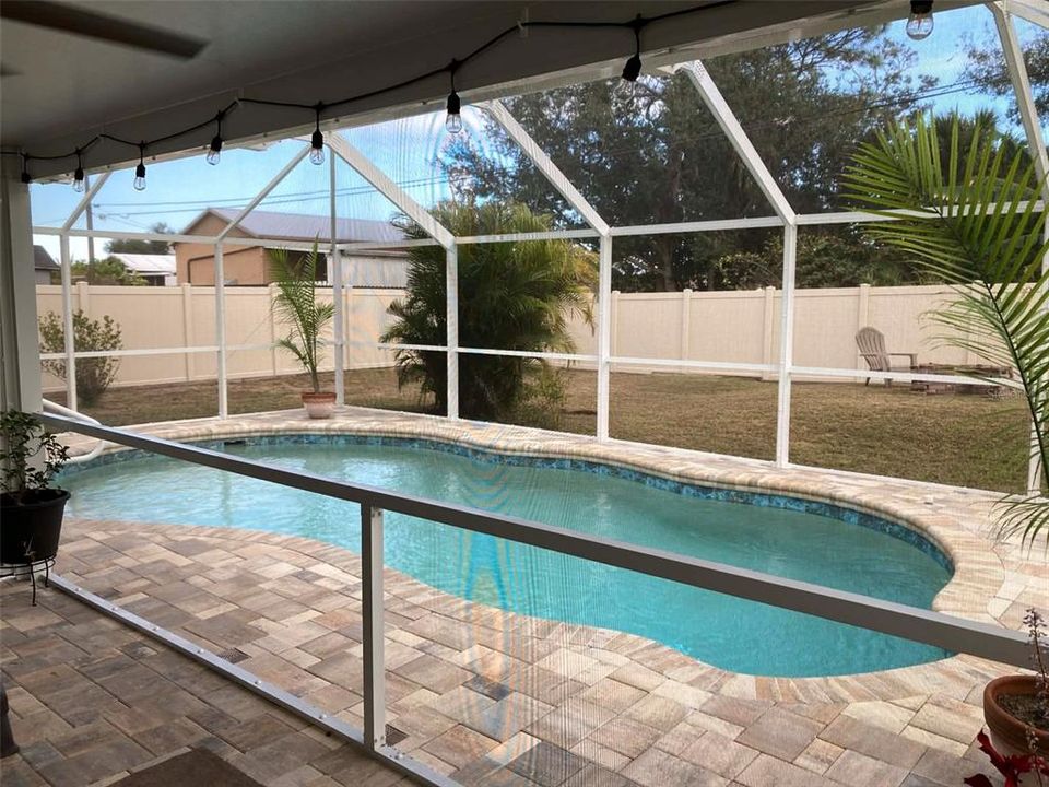 For Sale: $305,000 (3 beds, 2 baths, 1348 Square Feet)