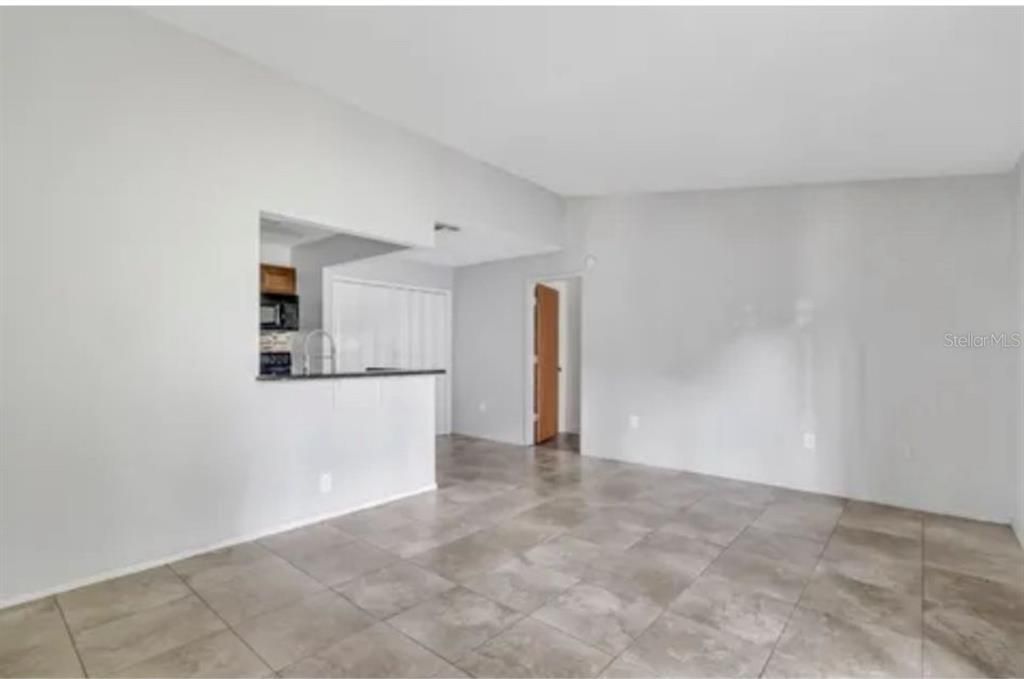 For Sale: $189,000 (2 beds, 2 baths, 910 Square Feet)