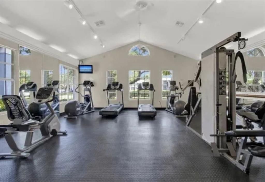 For Sale: $189,000 (2 beds, 2 baths, 910 Square Feet)