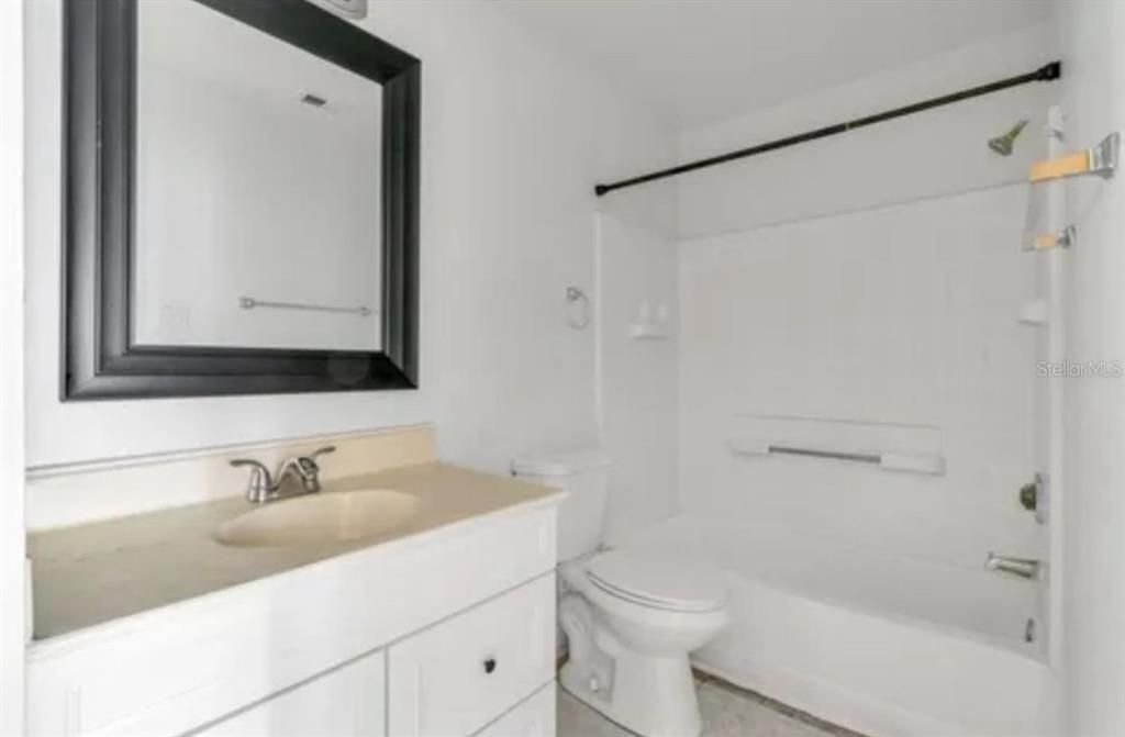 For Sale: $189,000 (2 beds, 2 baths, 910 Square Feet)
