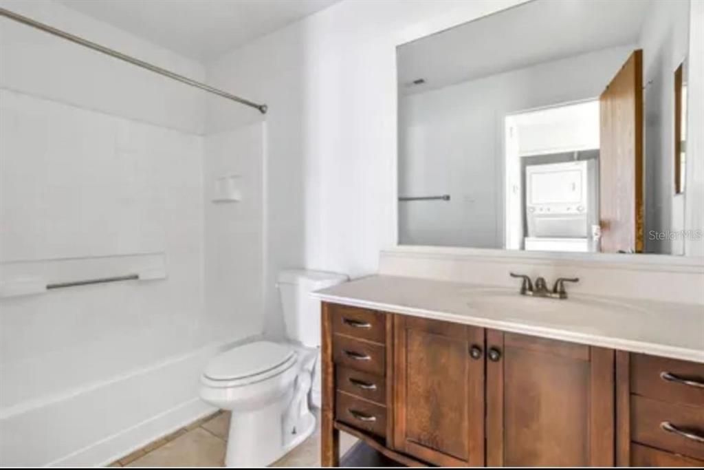 For Sale: $189,000 (2 beds, 2 baths, 910 Square Feet)