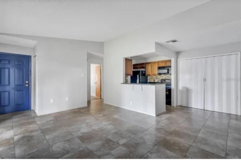 For Sale: $189,000 (2 beds, 2 baths, 910 Square Feet)