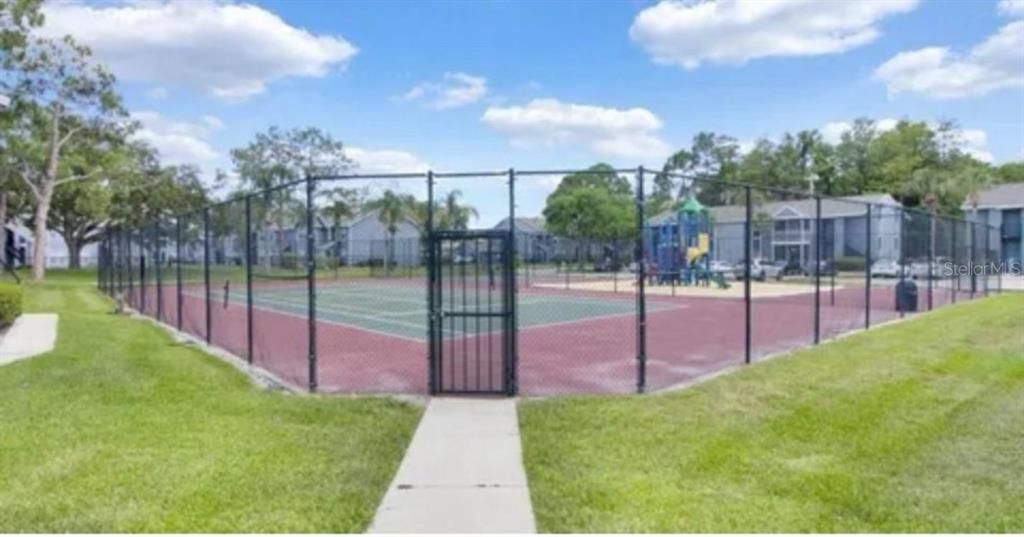 For Sale: $189,000 (2 beds, 2 baths, 910 Square Feet)