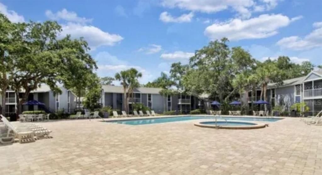 For Sale: $189,000 (2 beds, 2 baths, 910 Square Feet)