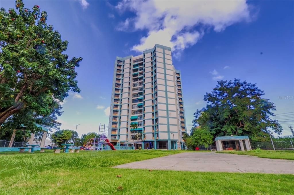 Под контрактом: $125,000 (3 спален, 1 ванн, 1031 Квадратных фут)