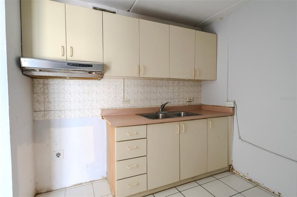 Под контрактом: $125,000 (3 спален, 1 ванн, 1031 Квадратных фут)