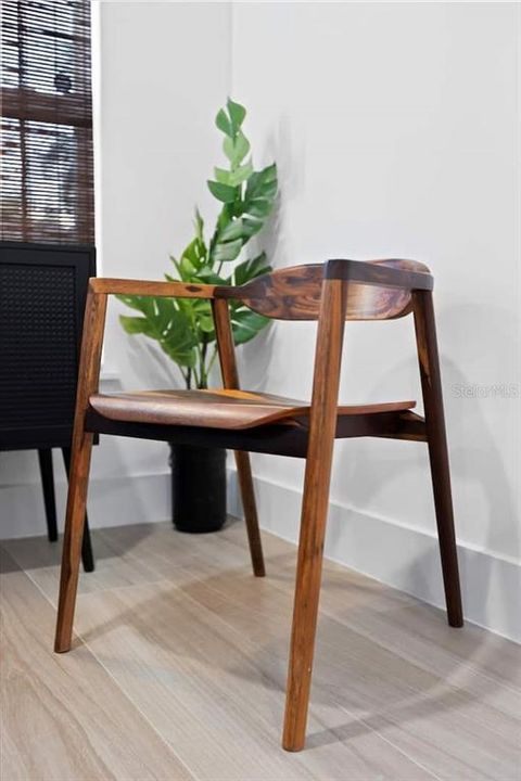 For Sale: $749,900 (3 beds, 2 baths, 1290 Square Feet)