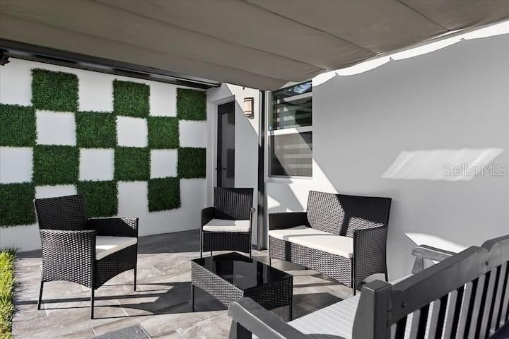 For Sale: $749,900 (3 beds, 2 baths, 1290 Square Feet)