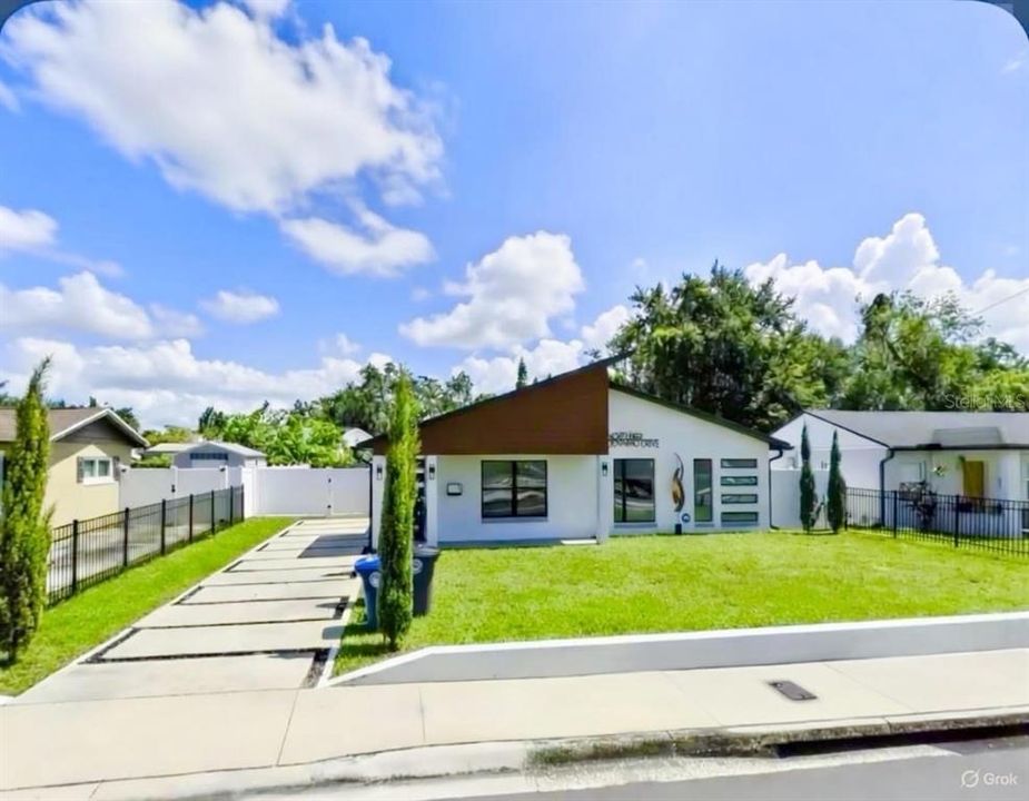 For Sale: $749,900 (3 beds, 2 baths, 1290 Square Feet)