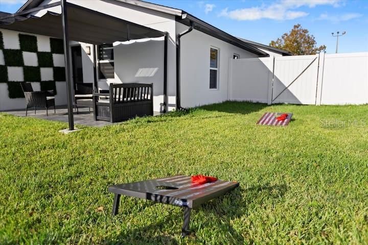 For Sale: $749,900 (3 beds, 2 baths, 1290 Square Feet)