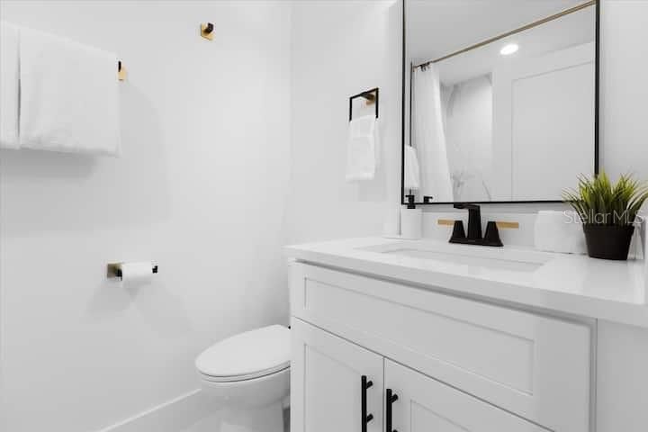 For Sale: $749,900 (3 beds, 2 baths, 1290 Square Feet)