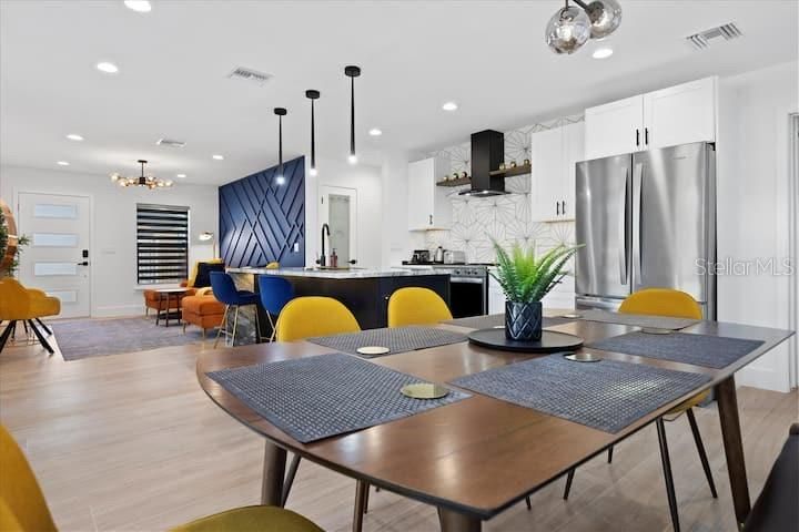 For Sale: $749,900 (3 beds, 2 baths, 1290 Square Feet)