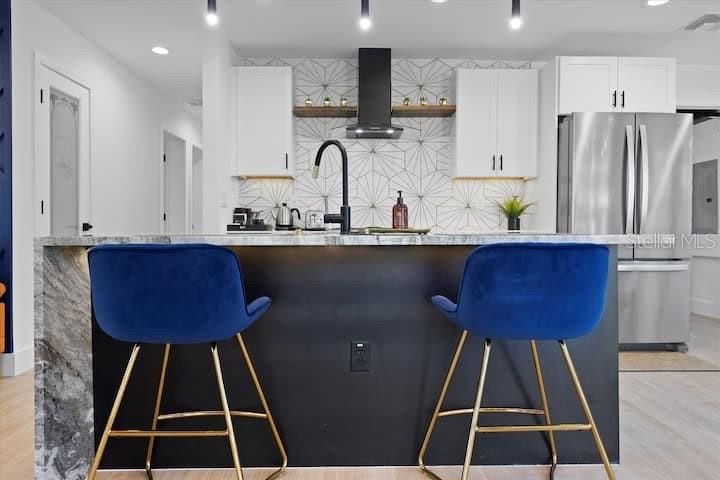 For Sale: $749,900 (3 beds, 2 baths, 1290 Square Feet)