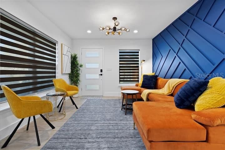 For Sale: $749,900 (3 beds, 2 baths, 1290 Square Feet)