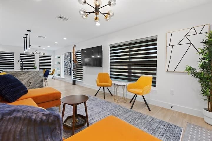 For Sale: $749,900 (3 beds, 2 baths, 1290 Square Feet)