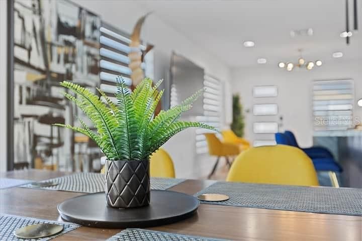 For Sale: $749,900 (3 beds, 2 baths, 1290 Square Feet)