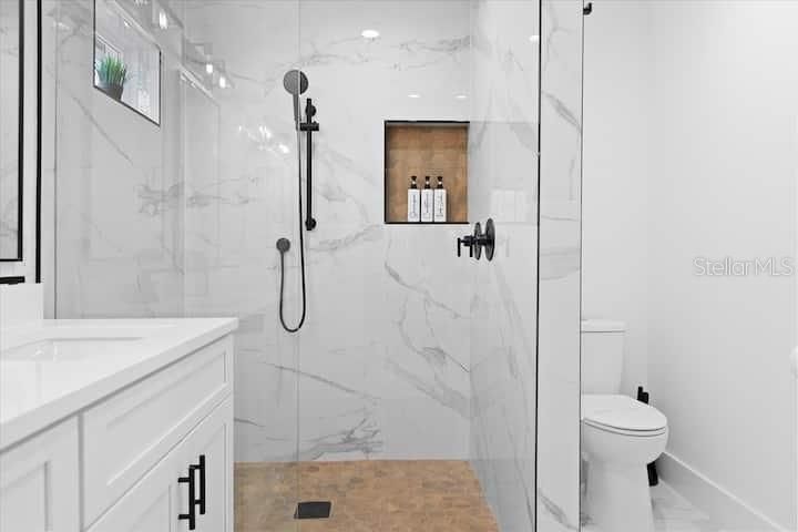 For Sale: $749,900 (3 beds, 2 baths, 1290 Square Feet)