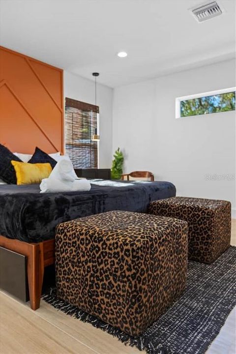 For Sale: $749,900 (3 beds, 2 baths, 1290 Square Feet)