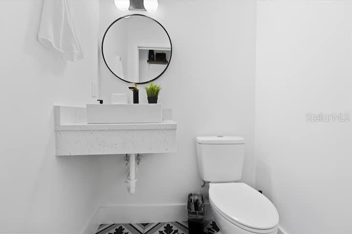 For Sale: $749,900 (3 beds, 2 baths, 1290 Square Feet)